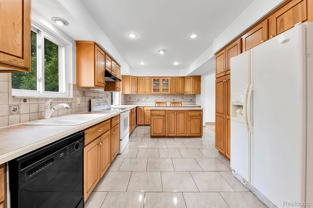 33735 Kennedy Drive Sterling Heights City MI 48310