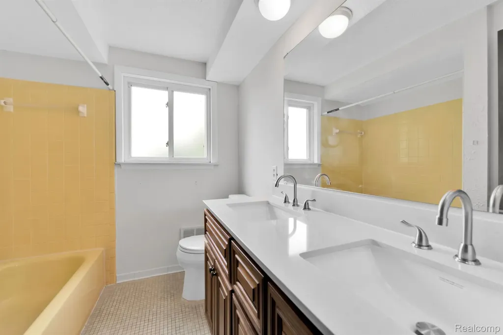 33735 Kennedy Drive Sterling Heights City MI 48310