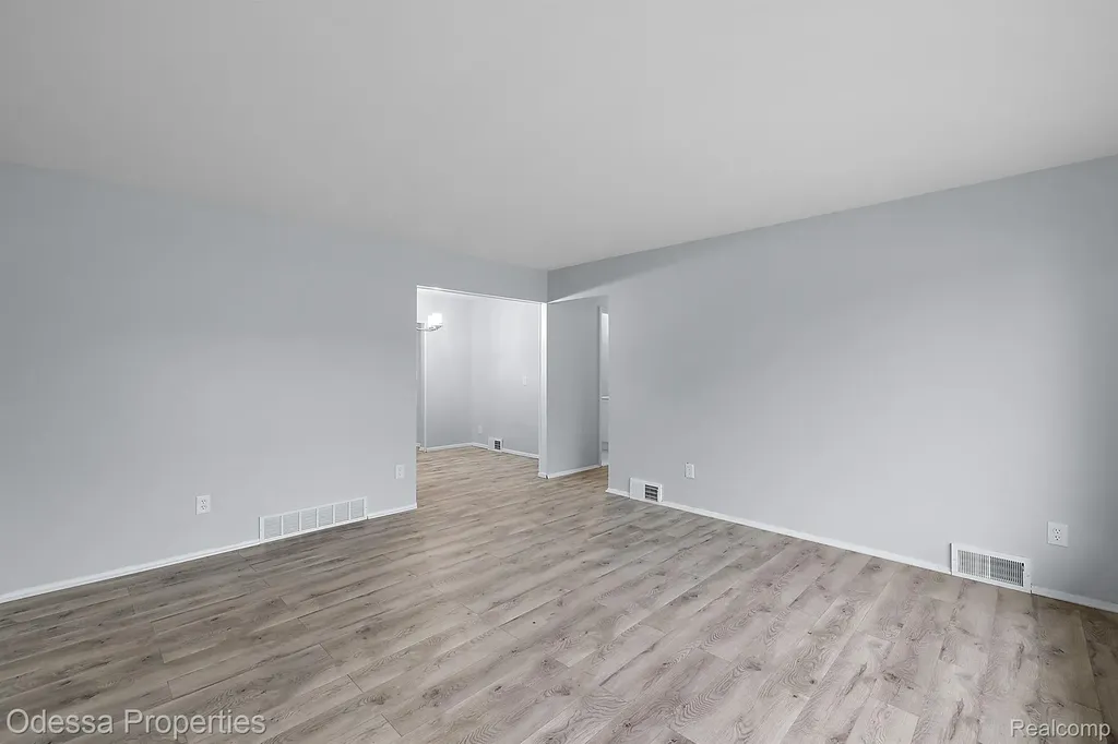 32038 Pembroke Street Livonia City MI 48152