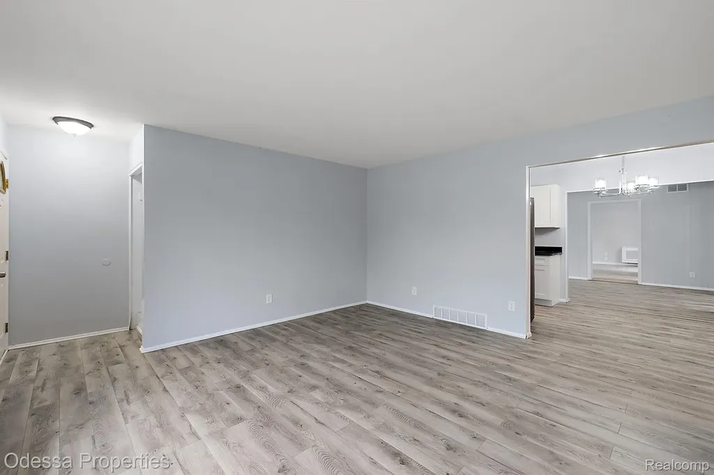 32038 Pembroke Street Livonia City MI 48152