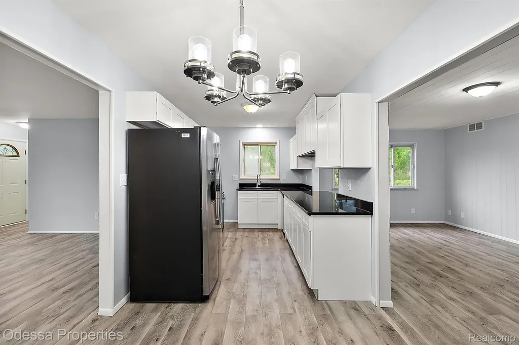 32038 Pembroke Street Livonia City MI 48152