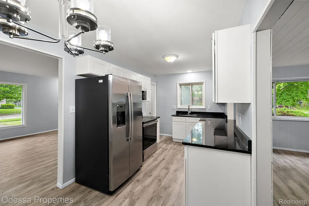 32038 Pembroke Street Livonia City MI 48152