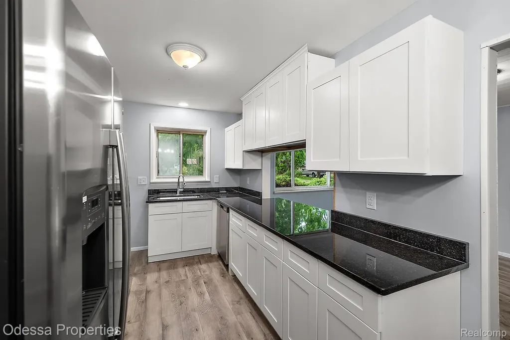32038 Pembroke Street Livonia City MI 48152