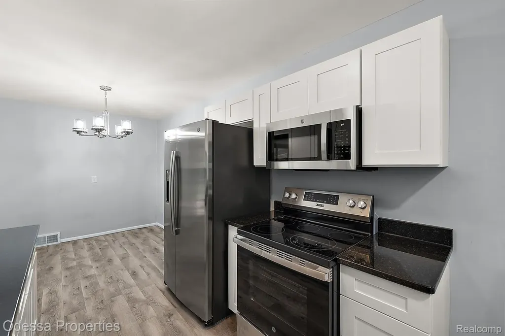 32038 Pembroke Street Livonia City MI 48152