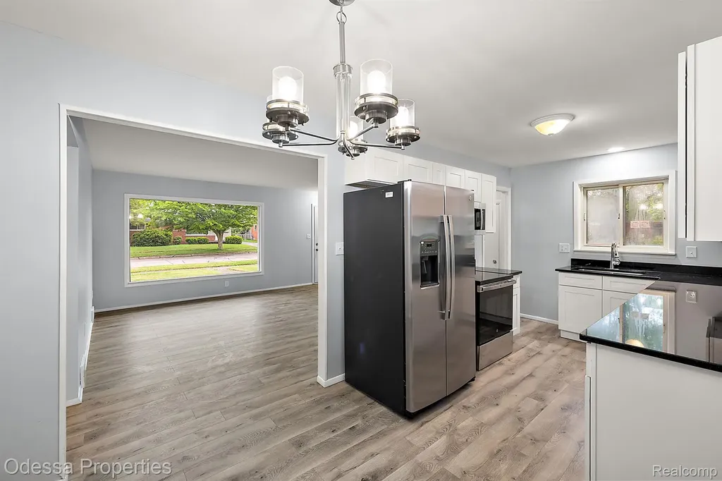 32038 Pembroke Street Livonia City MI 48152