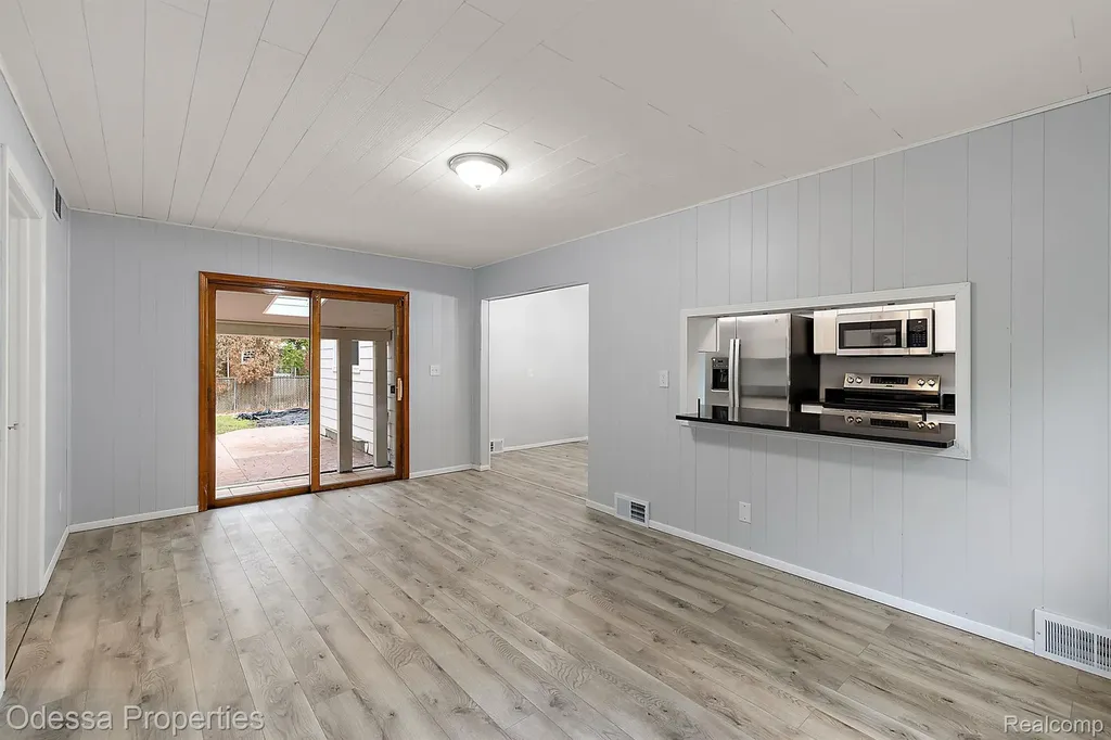 32038 Pembroke Street Livonia City MI 48152