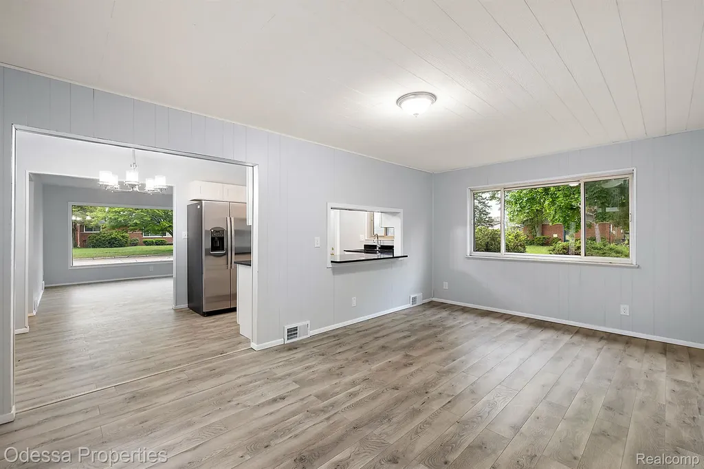 32038 Pembroke Street Livonia City MI 48152