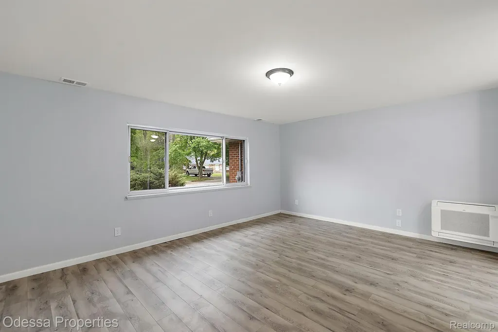 32038 Pembroke Street Livonia City MI 48152