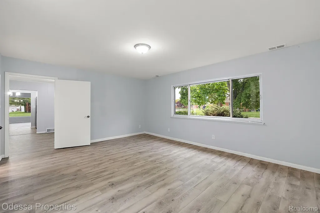32038 Pembroke Street Livonia City MI 48152