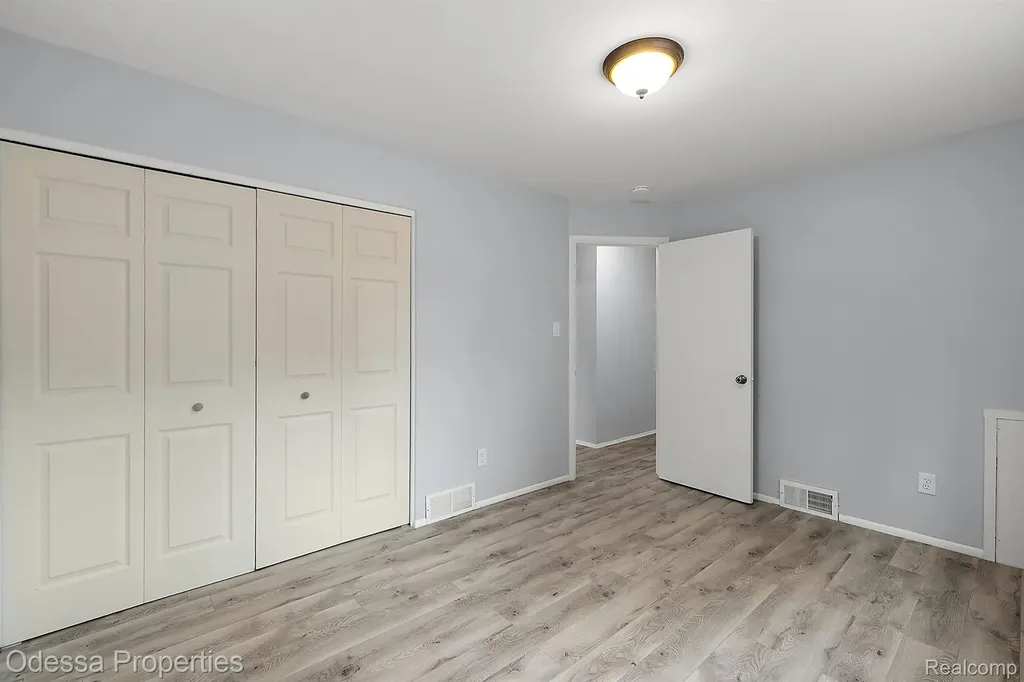 32038 Pembroke Street Livonia City MI 48152