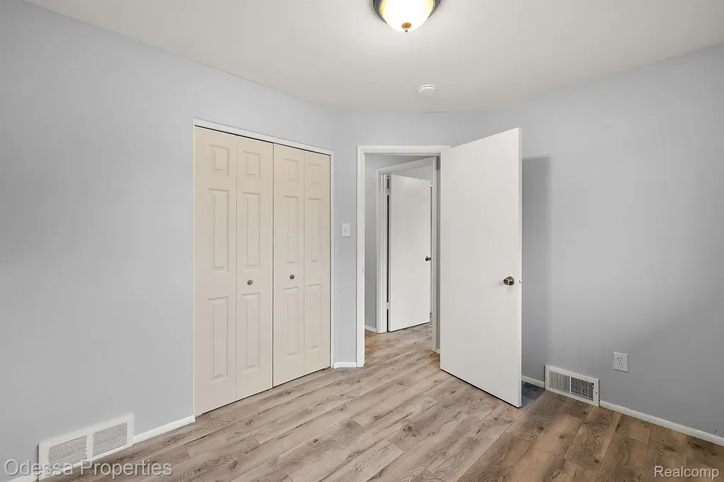 32038 Pembroke Street Livonia City MI 48152