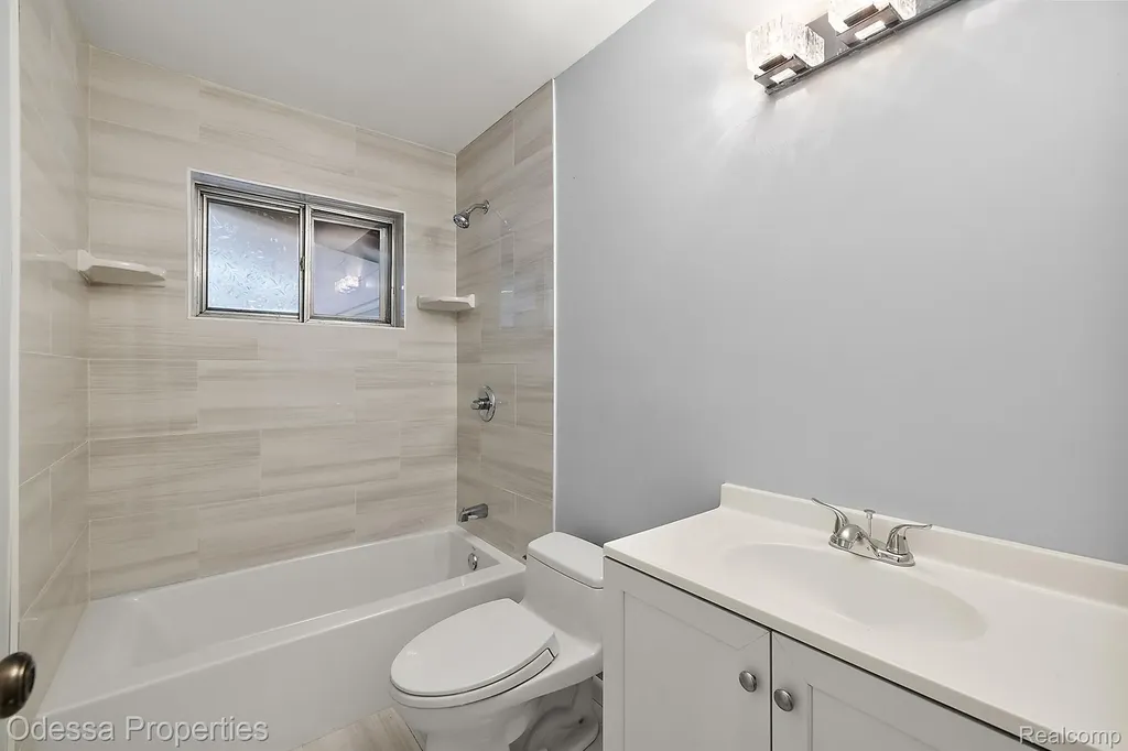 32038 Pembroke Street Livonia City MI 48152