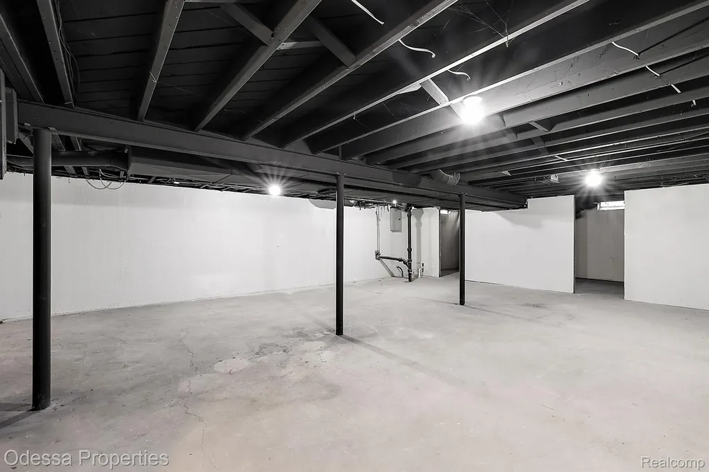 32038 Pembroke Street Livonia City MI 48152