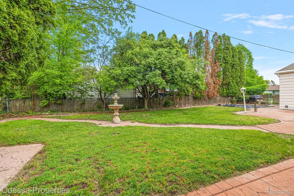 32038 Pembroke Street Livonia City MI 48152