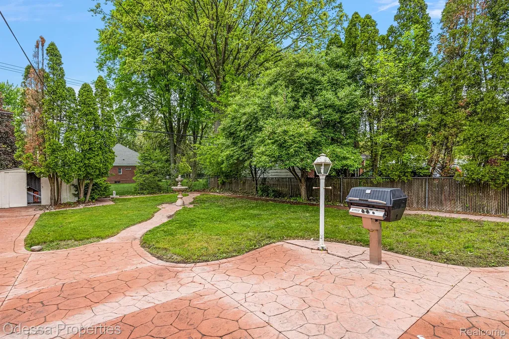 32038 Pembroke Street Livonia City MI 48152