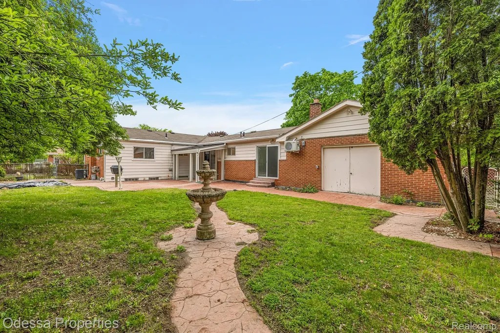32038 Pembroke Street Livonia City MI 48152