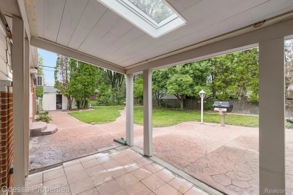 32038 Pembroke Street Livonia City MI 48152