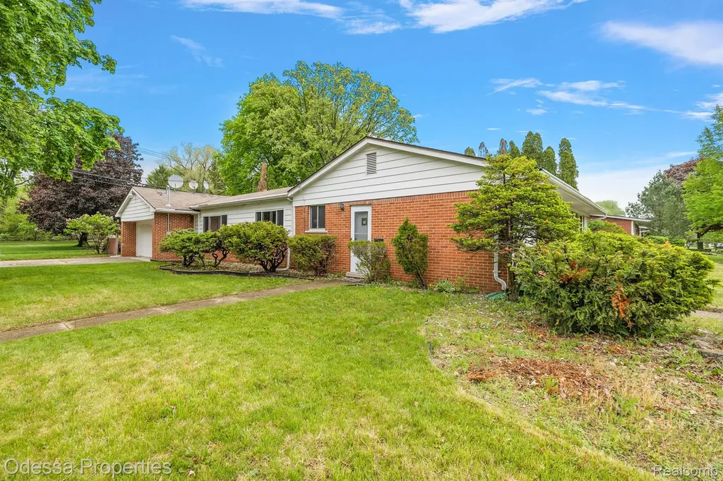 32038 Pembroke Street Livonia City MI 48152