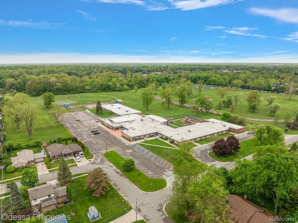 32038 Pembroke Street Livonia City MI 48152