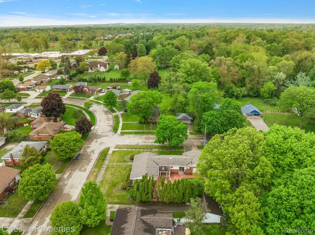 32038 Pembroke Street Livonia City MI 48152