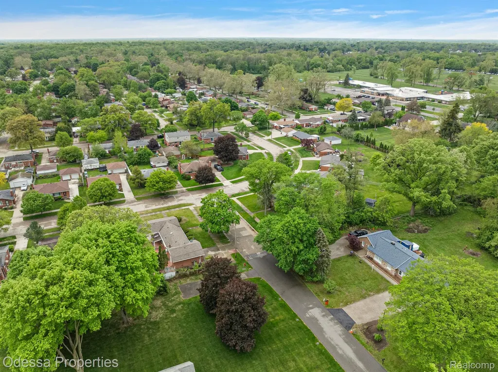 32038 Pembroke Street Livonia City MI 48152