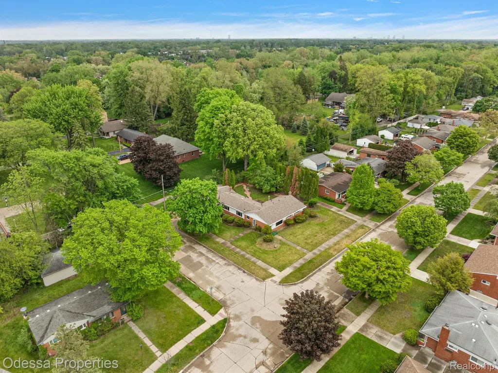 32038 Pembroke Street Livonia City MI 48152