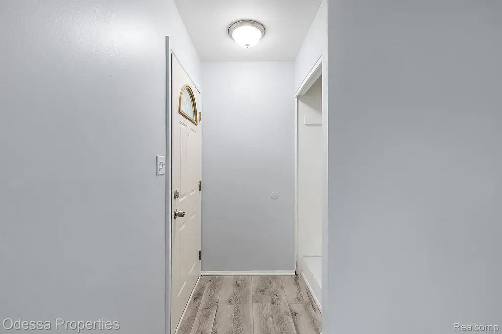32038 Pembroke Street Livonia City MI 48152