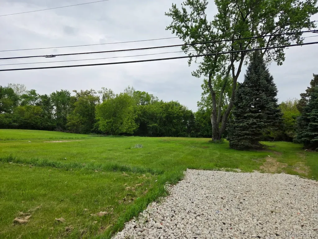 7585 Pontiac Trail West Bloomfield Charter Township MI 48323