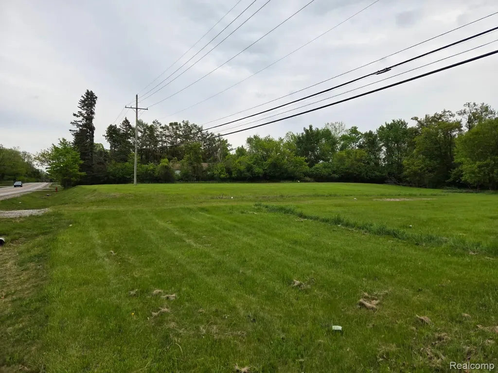 7585 Pontiac Trail West Bloomfield Charter Township MI 48323