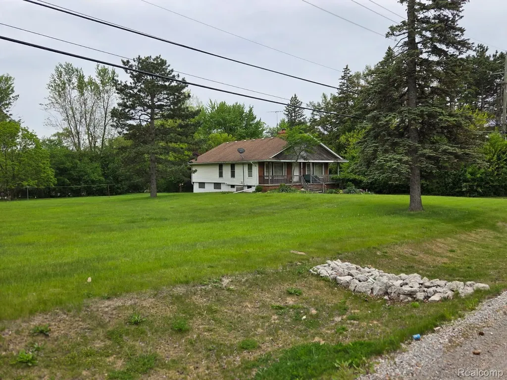 7545 Pontiac Trail West Bloomfield Charter Township MI 48323