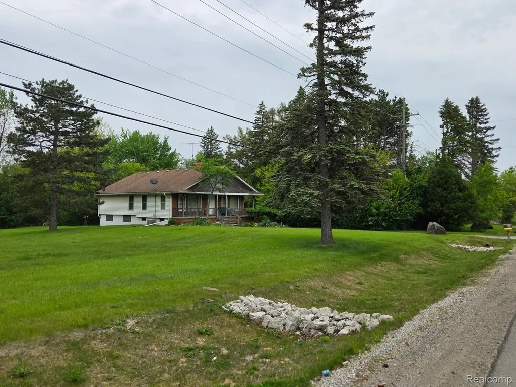 7545 Pontiac Trail West Bloomfield Charter Township MI 48323