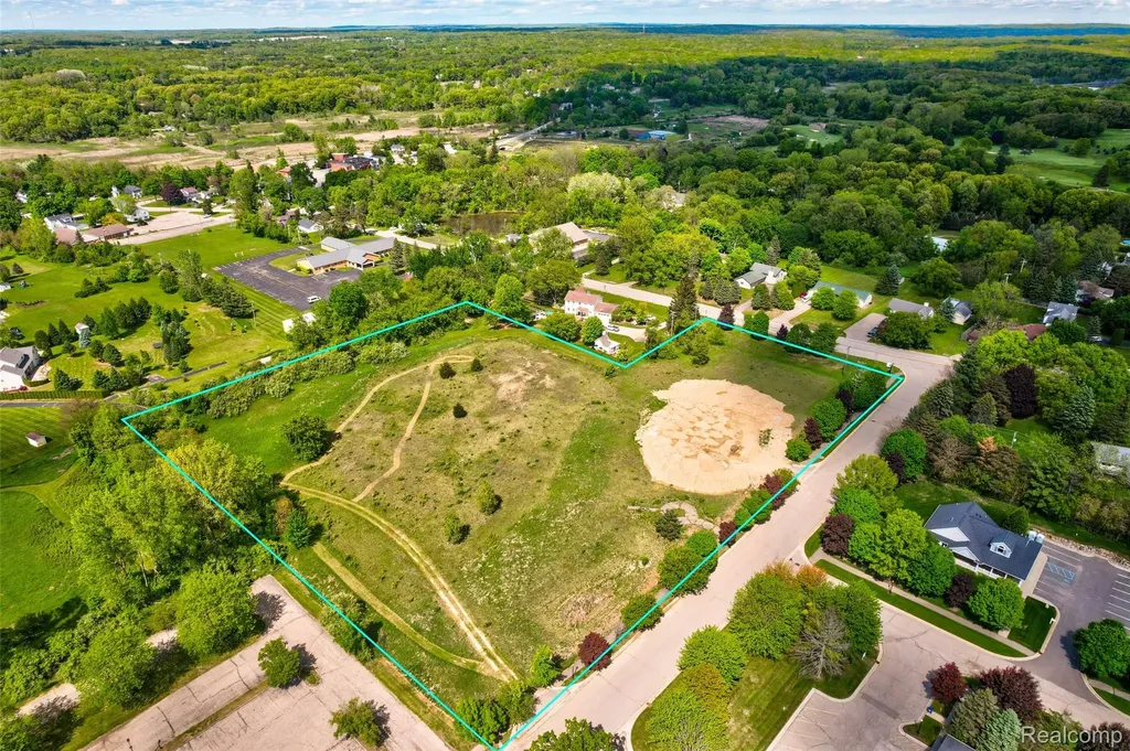 12800 Fountain Square Springfield Charter Township MI 48350