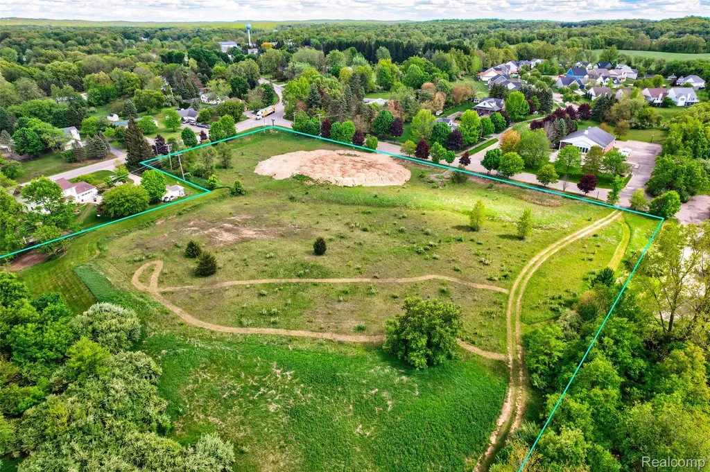 12800 Fountain Square Springfield Charter Township MI 48350