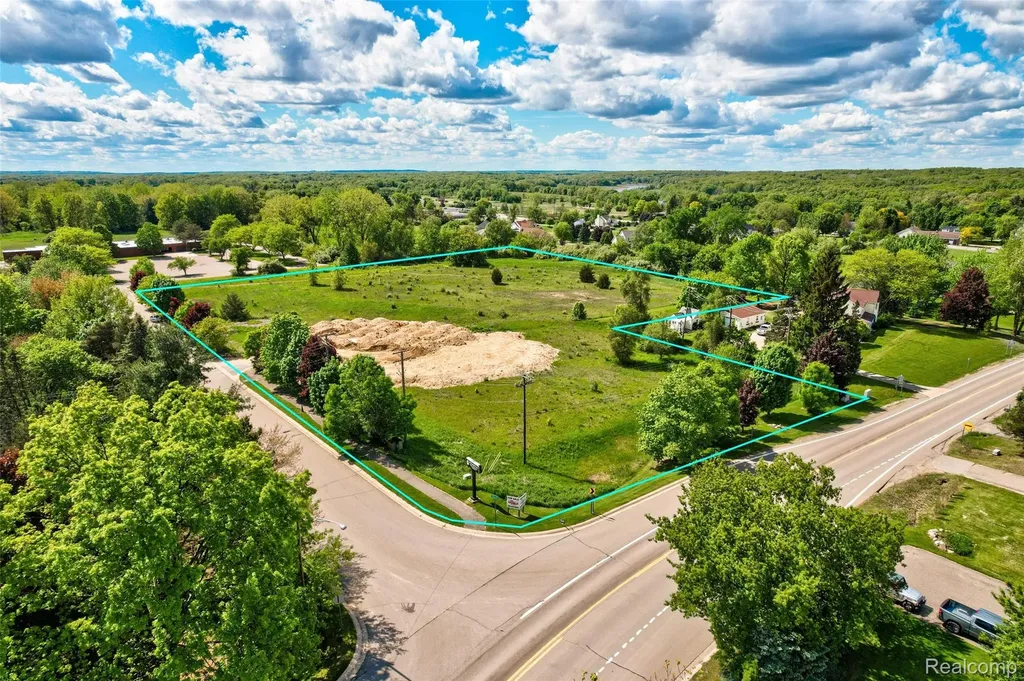 12800 Fountain Square Springfield Charter Township MI 48350