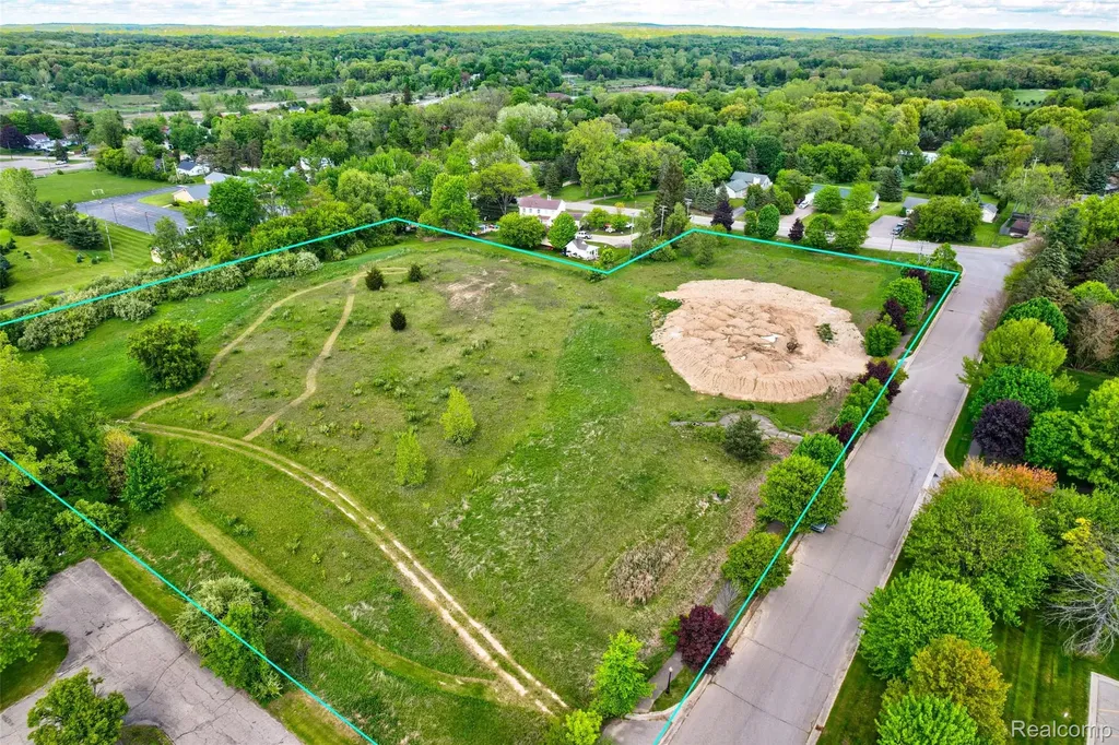 12800 Fountain Square Springfield Charter Township MI 48350