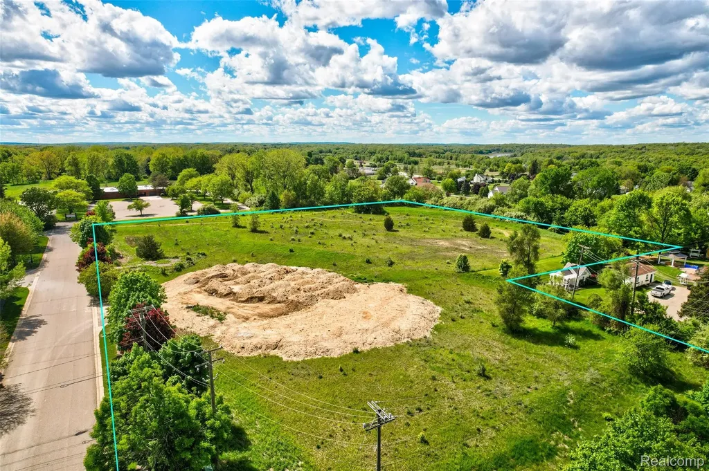 12800 Fountain Square Springfield Charter Township MI 48350