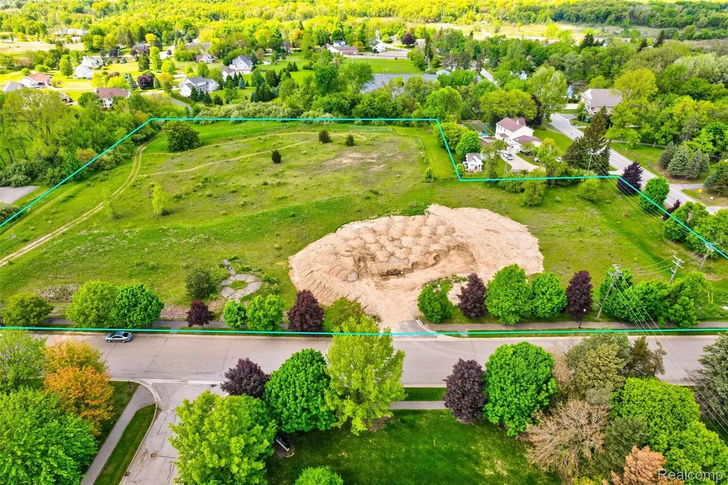 12800 Fountain Square Springfield Charter Township MI 48350