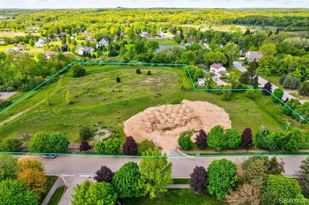 12800 Fountain Square Springfield Charter Township MI 48350