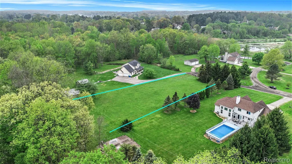4864 Cooley Lake Court Commerce Charter Township MI 48382