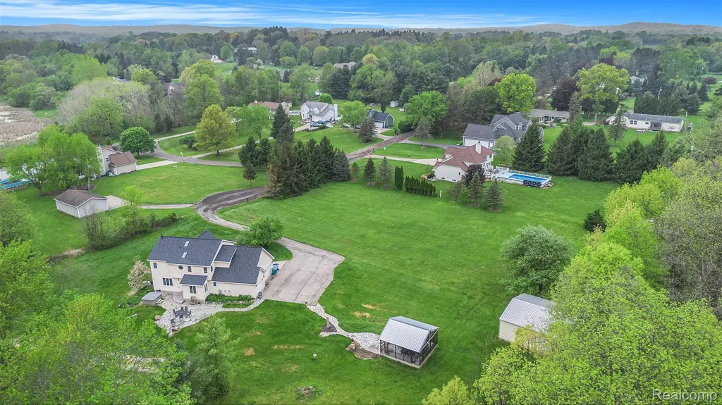4864 Cooley Lake Court Commerce Charter Township MI 48382
