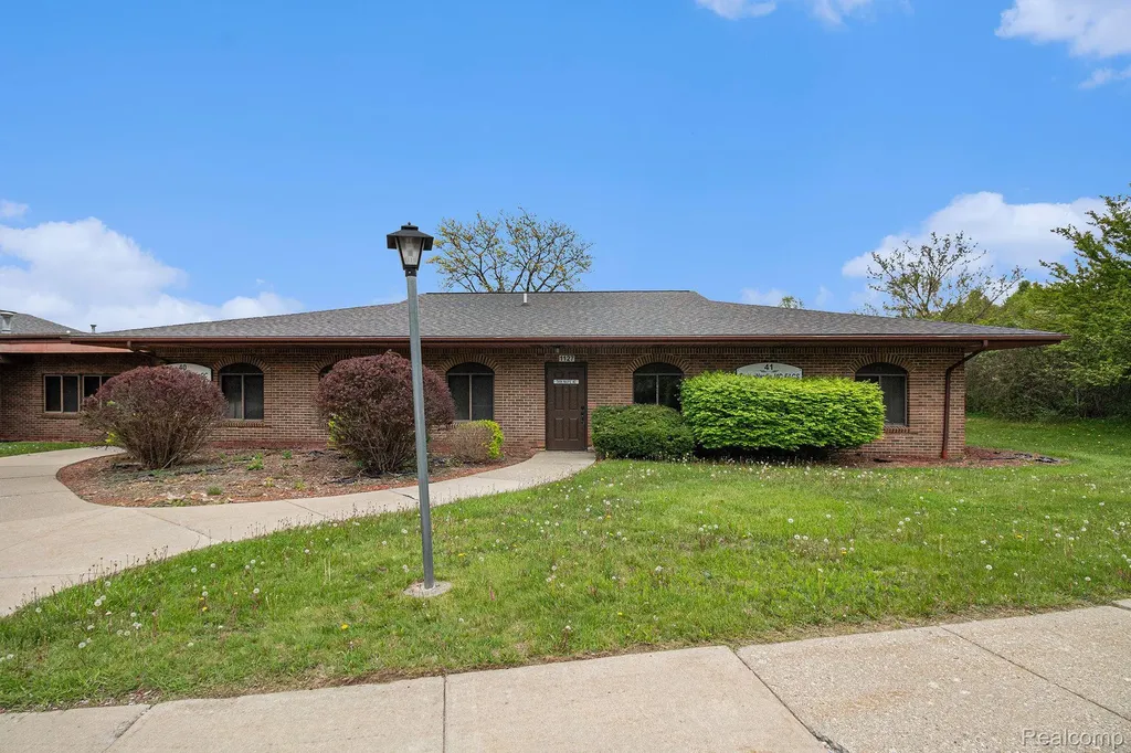 1127 Villa Linde Flint Charter Township MI 48532