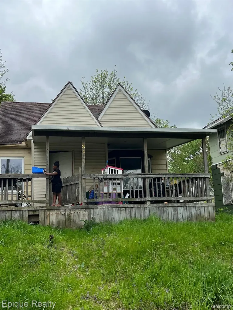 2437 Zimmerman Street Flint City MI 48503