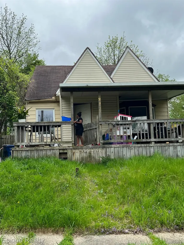 2437 Zimmerman Street Flint City MI 48503