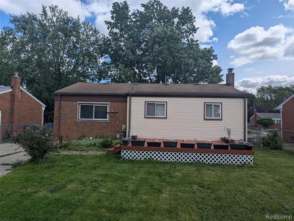 11657 Engleman Road Warren City MI 48089
