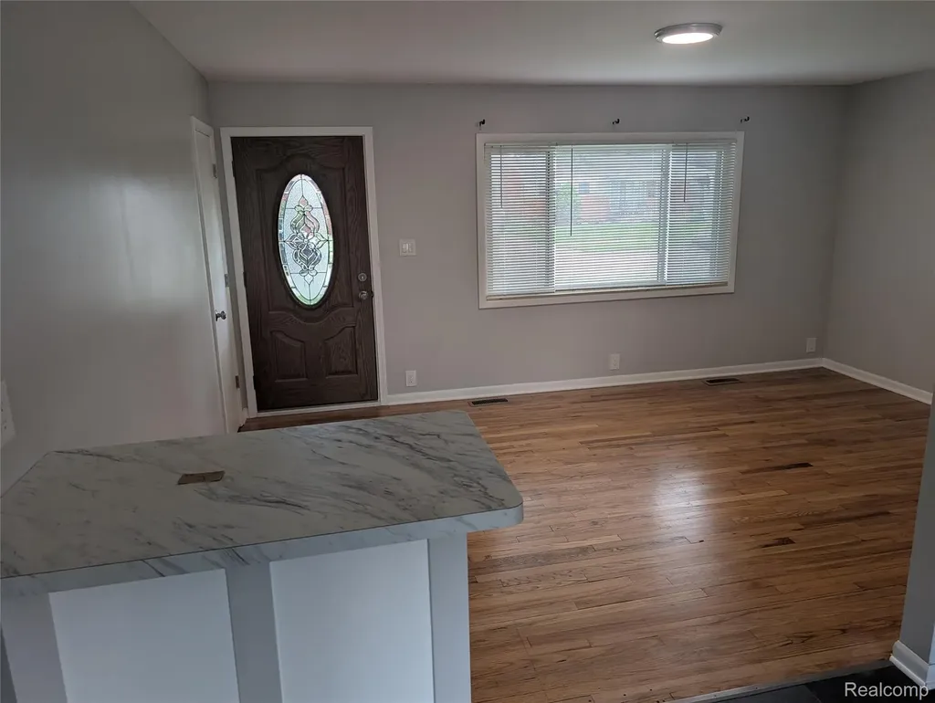 11657 Engleman Road Warren City MI 48089