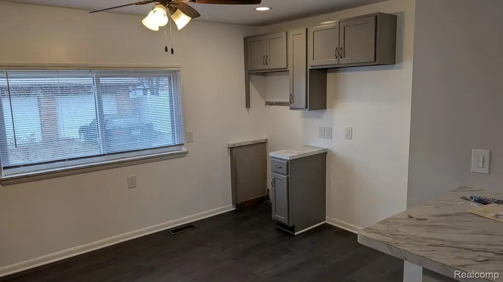 11657 Engleman Road Warren City MI 48089
