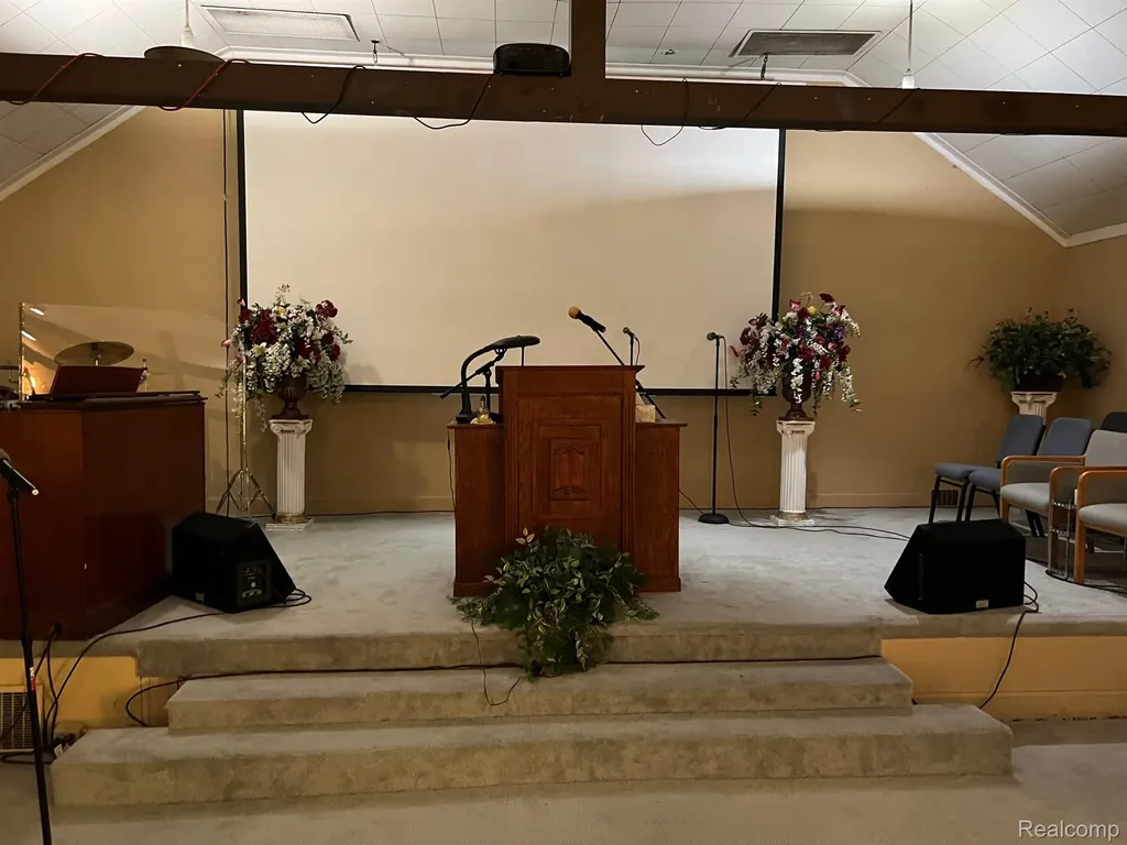 15727 Plymouth Road Detroit City MI 48227