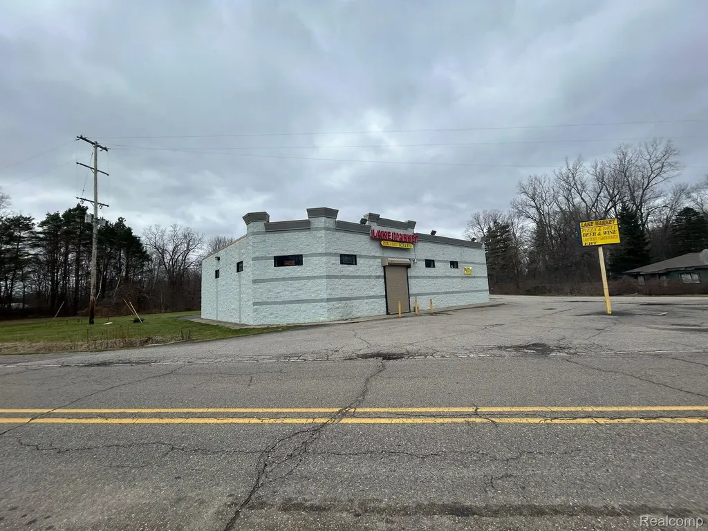 1372 E Lake Road Thetford Township MI 48420