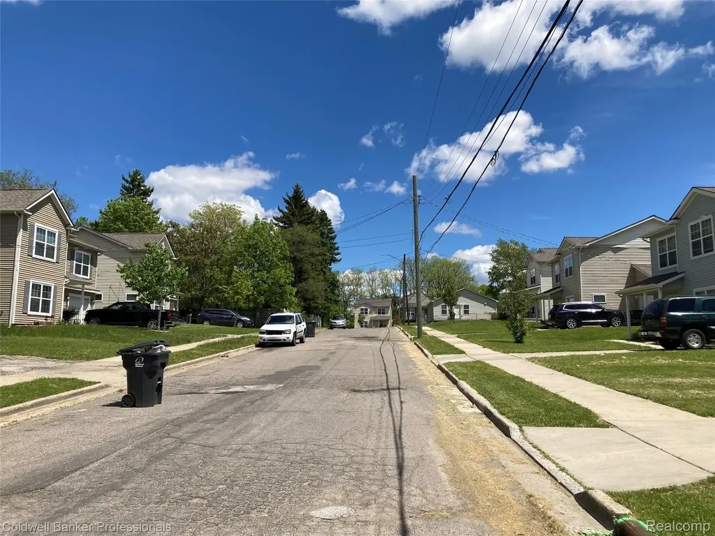 000 Wall Street Pontiac City MI 48342