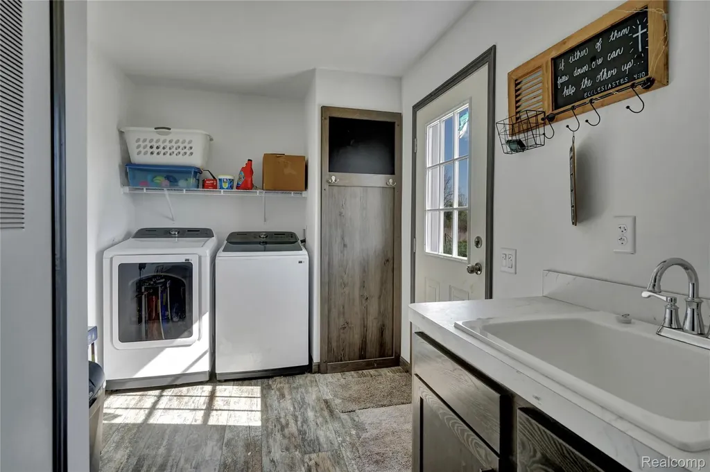 7376 Capac Road Capac Village MI 48097